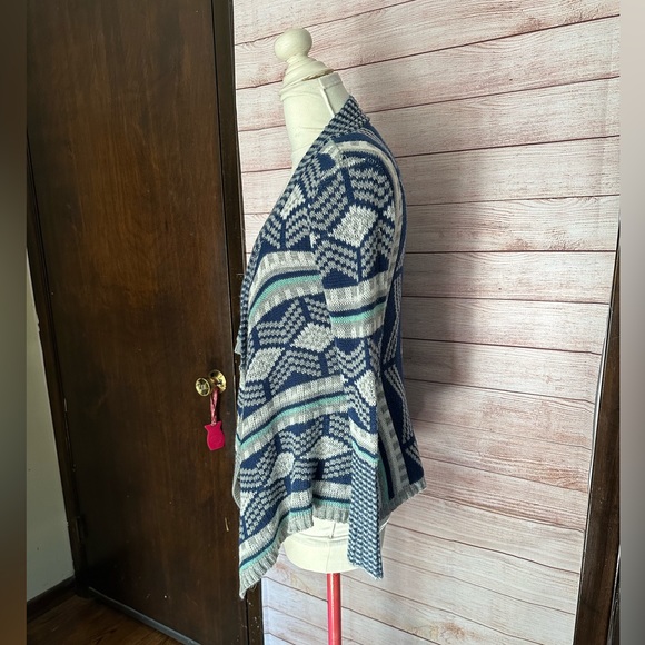 Derek heart sweater/cardigan - Picture 5 of 8